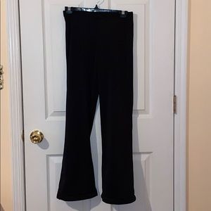 Black stretchy yoga pants